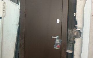 входная дверь в квартиру с двумя замками, отделка МДФ и порошковое покрытие
