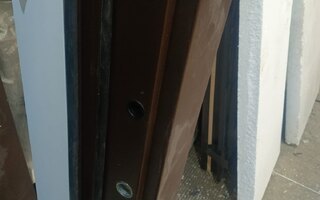 входная дверь в квартиру, порошковое покрытие и МДФ внутри