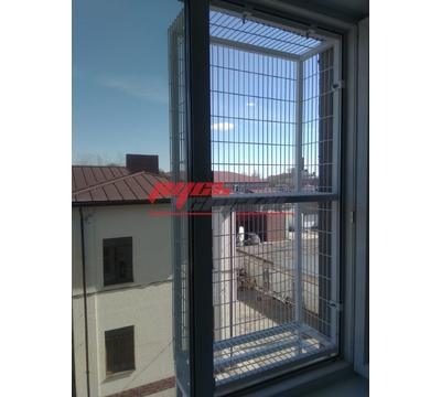 решетка антикошка с двумя площадками для выгула