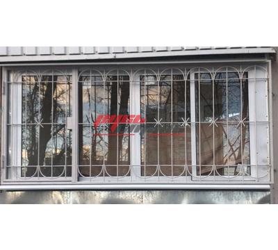 решетка металлическая с одной распашной створкой